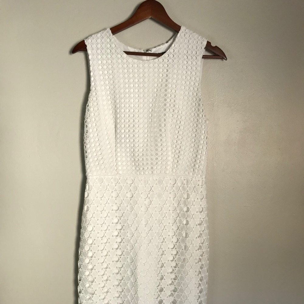 Ann Taylor Scoop neck Eyelet style, Sleeveless White Dress Women's size 6